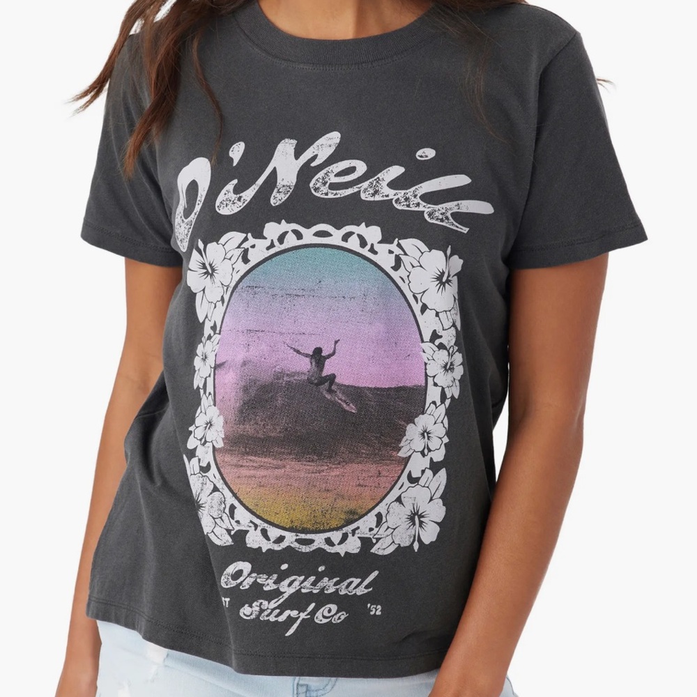 Charcoal Cropped Women’s O'Neill Tee Shirt with Surf Graphic & Hibiscus Flowers